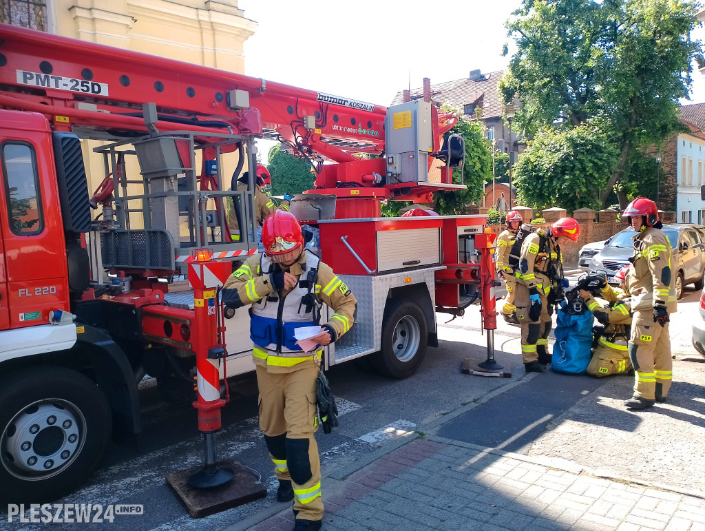 Straż pożarna w akcji przy pleszewskiej Farze