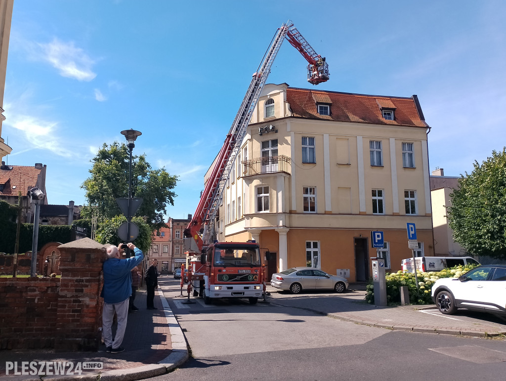Straż pożarna w akcji przy pleszewskiej Farze