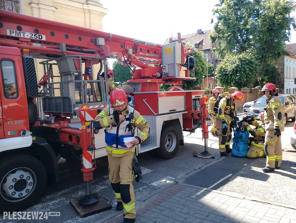 Straż pożarna w akcji przy pleszewskiej Farze