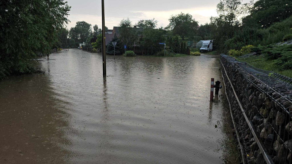 Kościelna Wieś pod wodą. Żywioł nie odpuscza