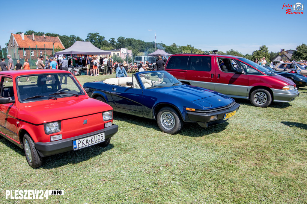 Wystawa samochodów w Tursku