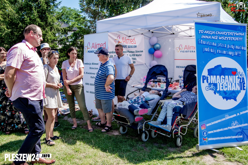 Wystawa samochodów w Tursku