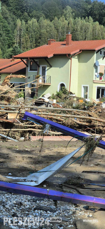 Pleszewianin pojechał z konwojem i wykonał zdjęcia