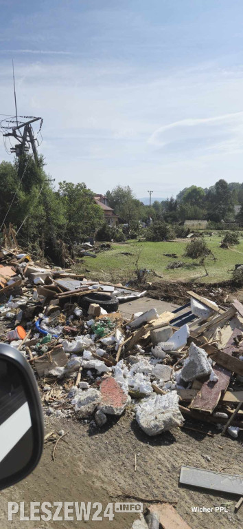 Pleszewianin pojechał z konwojem i wykonał zdjęcia