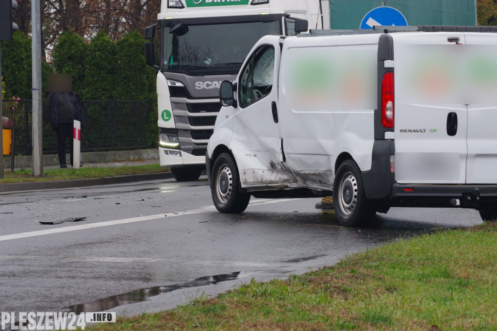 Kolizja na skrzyżowaniu w Pleszewie