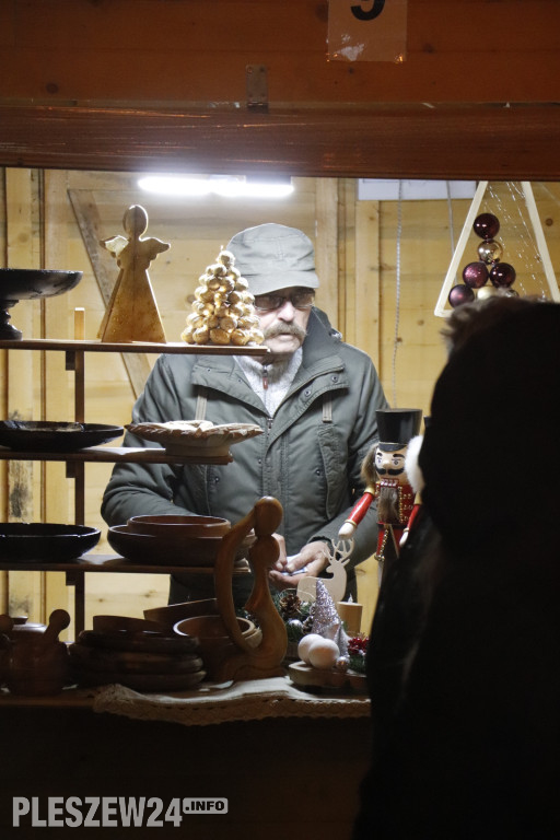 Pleszewski rynek z choinką i zapachem świąt