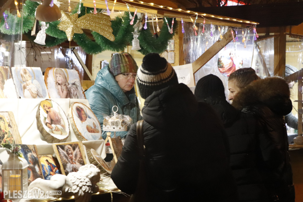 Pleszewski rynek z choinką i zapachem świąt