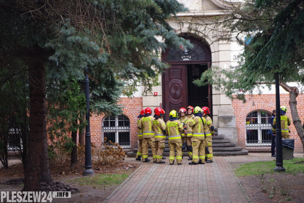 To nie ćwiczenia. Alarm bombowy w I LO w Pleszewie