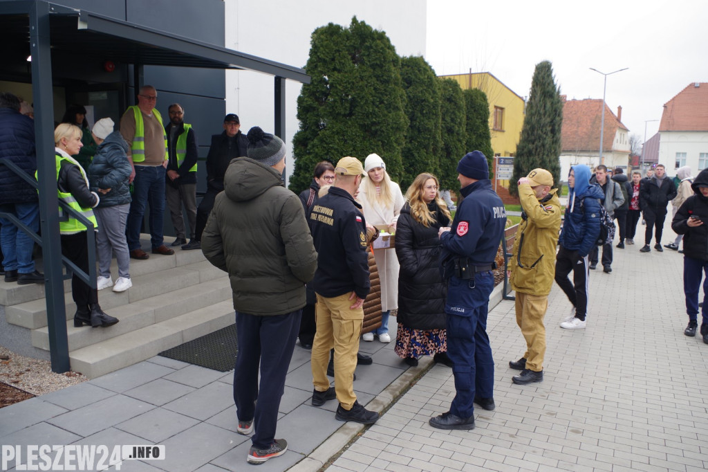 To nie ćwiczenia. Alarm bombowy w I LO w Pleszewie