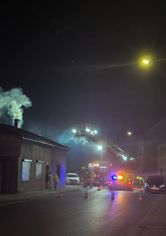 Wieczorny pożar sadzy w centrum Dobrzycy