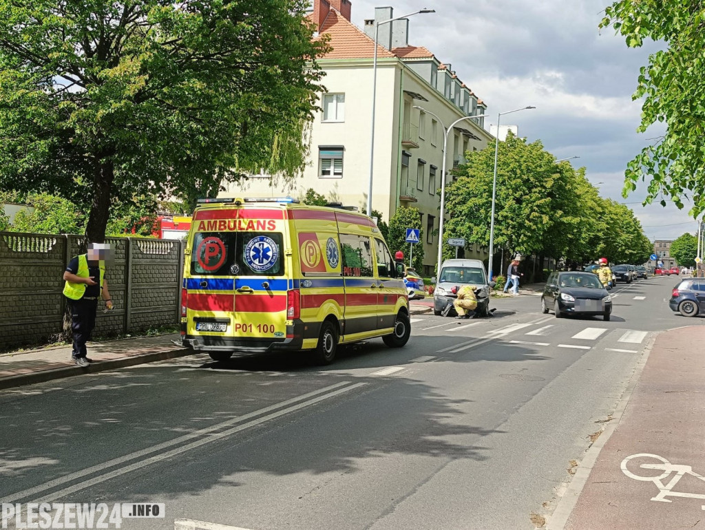 Zderzenie dwóch samochodów w centrum miasta