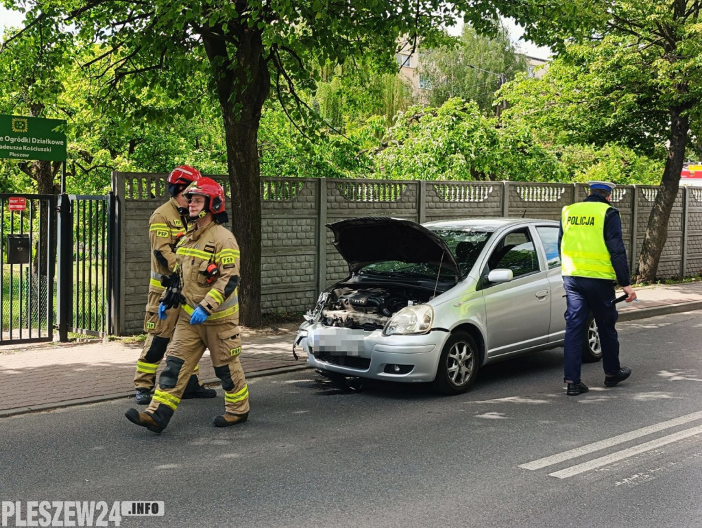 Zderzenie dwóch samochodów w centrum miasta