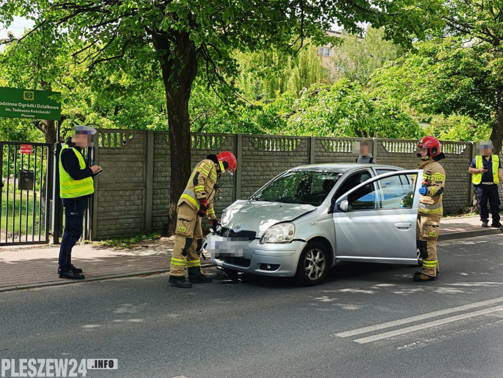 Zderzenie dwóch samochodów w centrum miasta