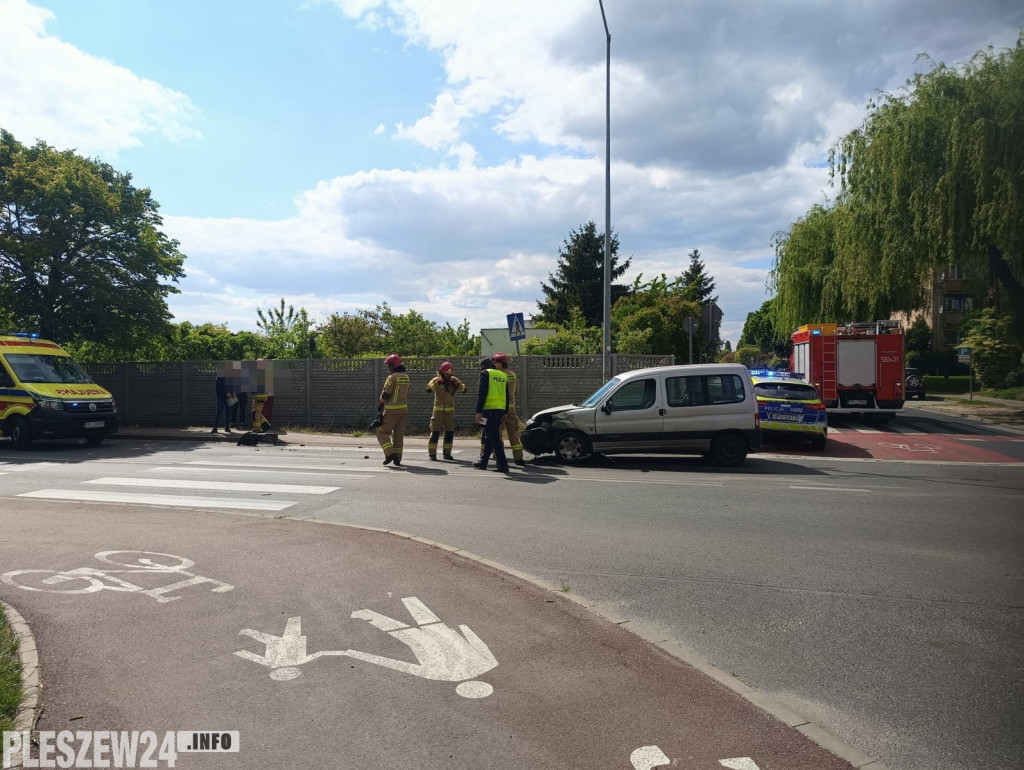 Zderzenie dwóch samochodów w centrum miasta