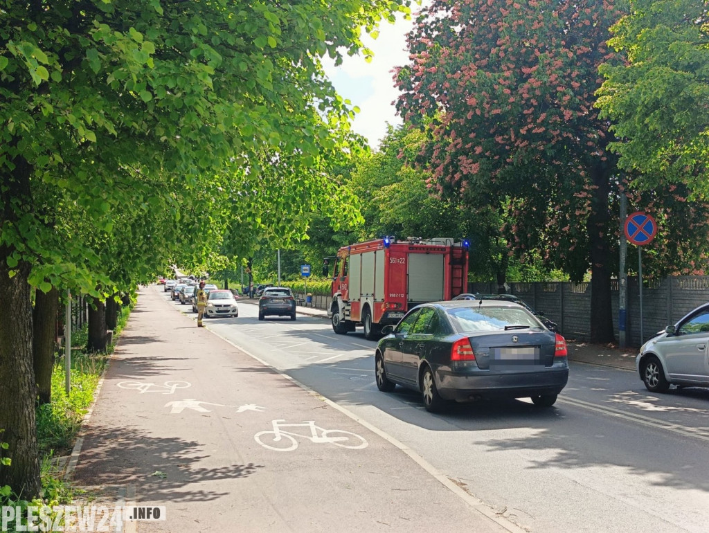 Zderzenie dwóch samochodów w centrum miasta