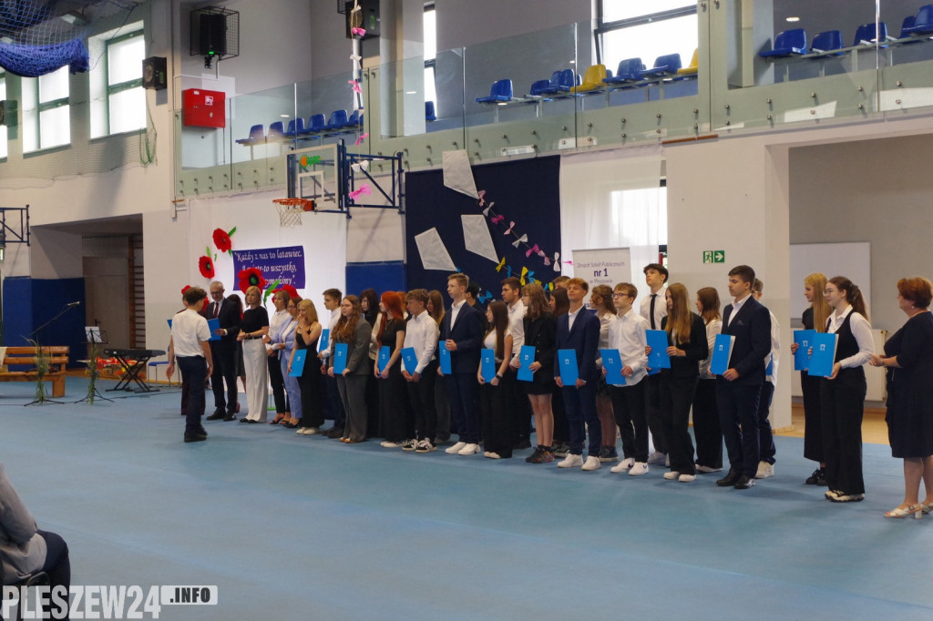 Uroczystość wręczenia listów gratulacyjnych