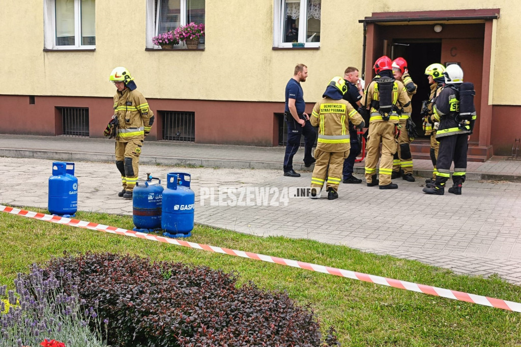 Ewakuacja bloku na Krzywoustego