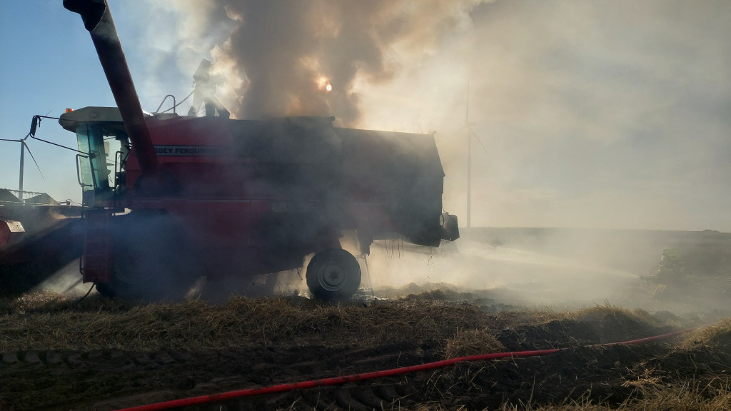 Pożar kombajnu w Galewie