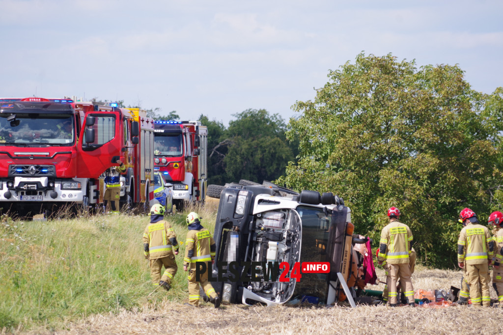 Wypadek samochodu z  nieczystościami w Pleszewie