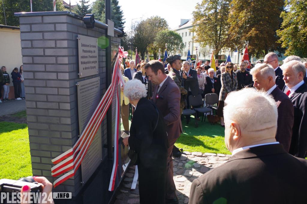Uroczyste odsłonięcie pomnika ofiar z Komarna
