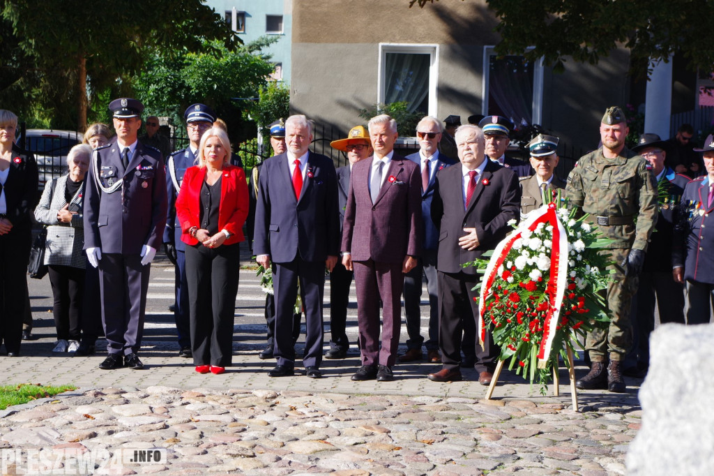 Uroczyste odsłonięcie pomnika ofiar z Komarna