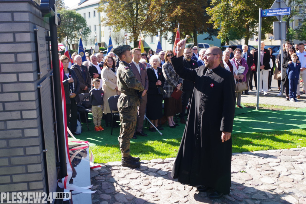 Uroczyste odsłonięcie pomnika ofiar z Komarna