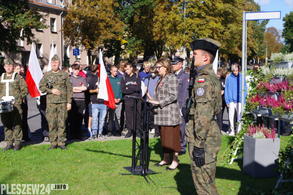Uroczyste odsłonięcie pomnika ofiar z Komarna