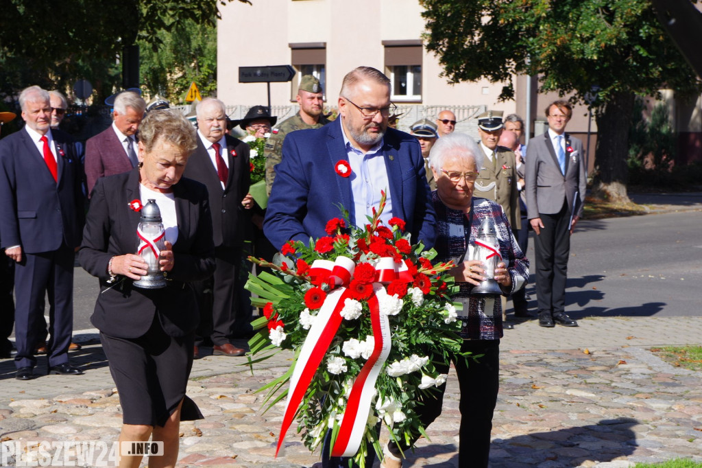 Uroczyste odsłonięcie pomnika ofiar z Komarna