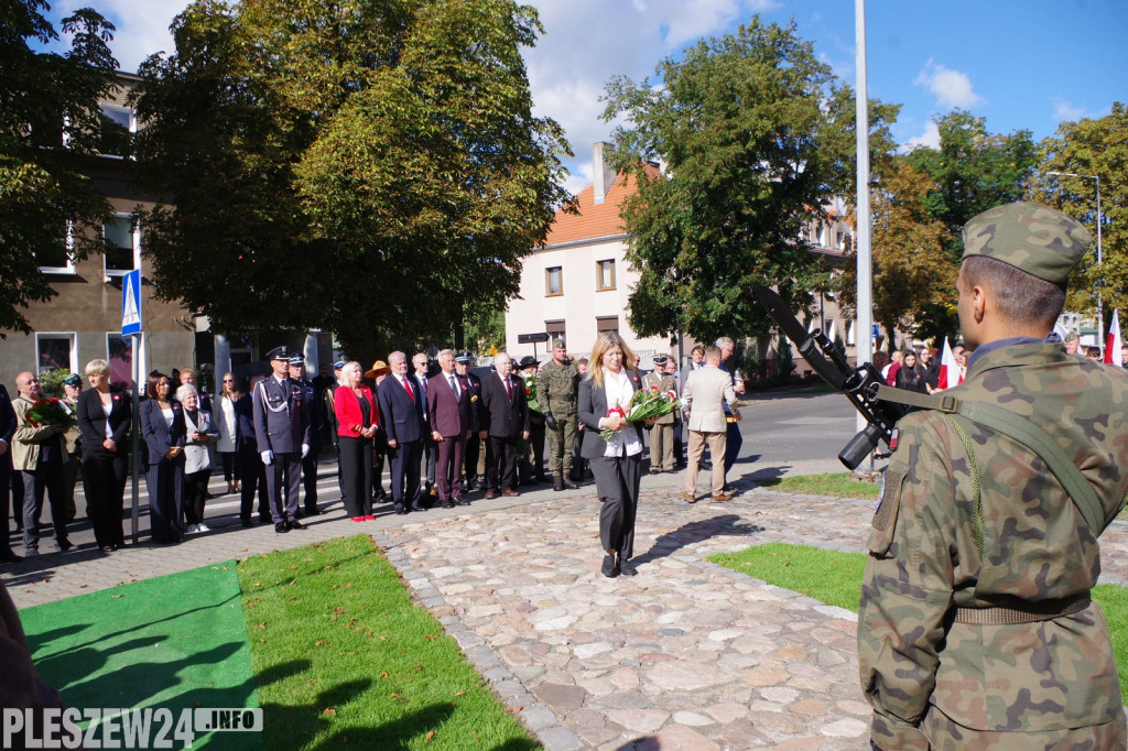 Uroczyste odsłonięcie pomnika ofiar z Komarna