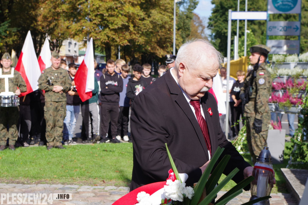 Uroczyste odsłonięcie pomnika ofiar z Komarna