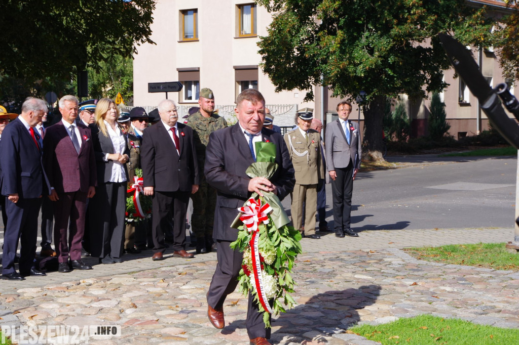 Uroczyste odsłonięcie pomnika ofiar z Komarna