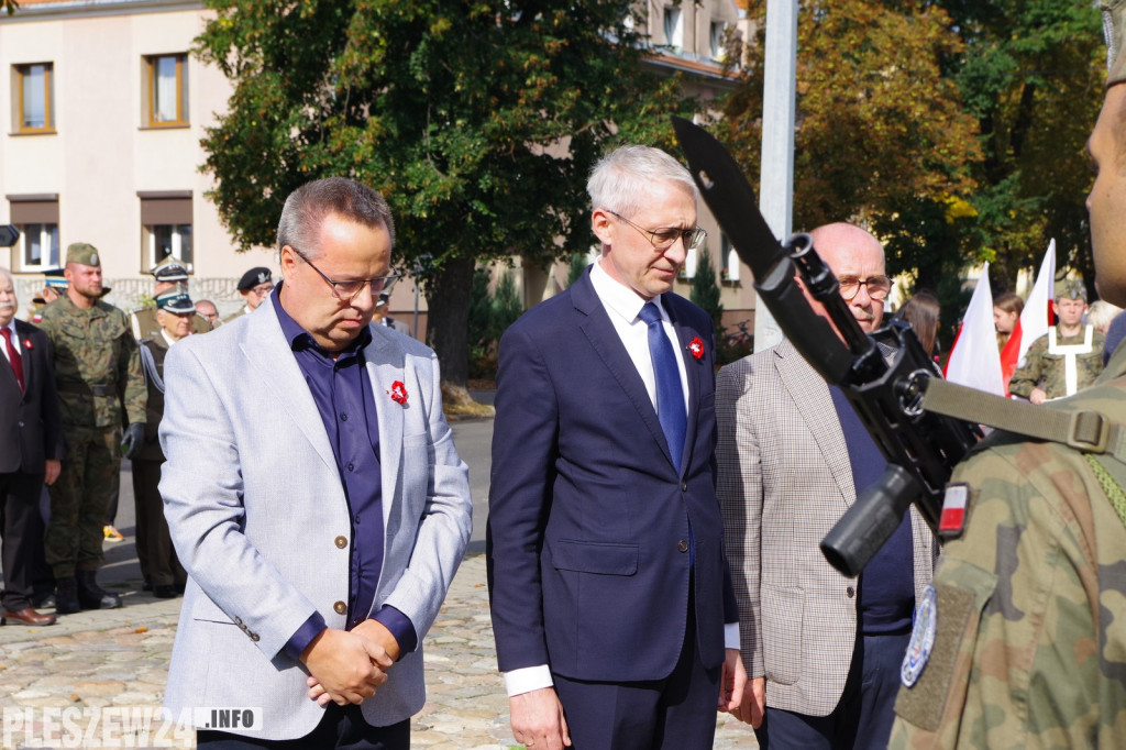 Uroczyste odsłonięcie pomnika ofiar z Komarna