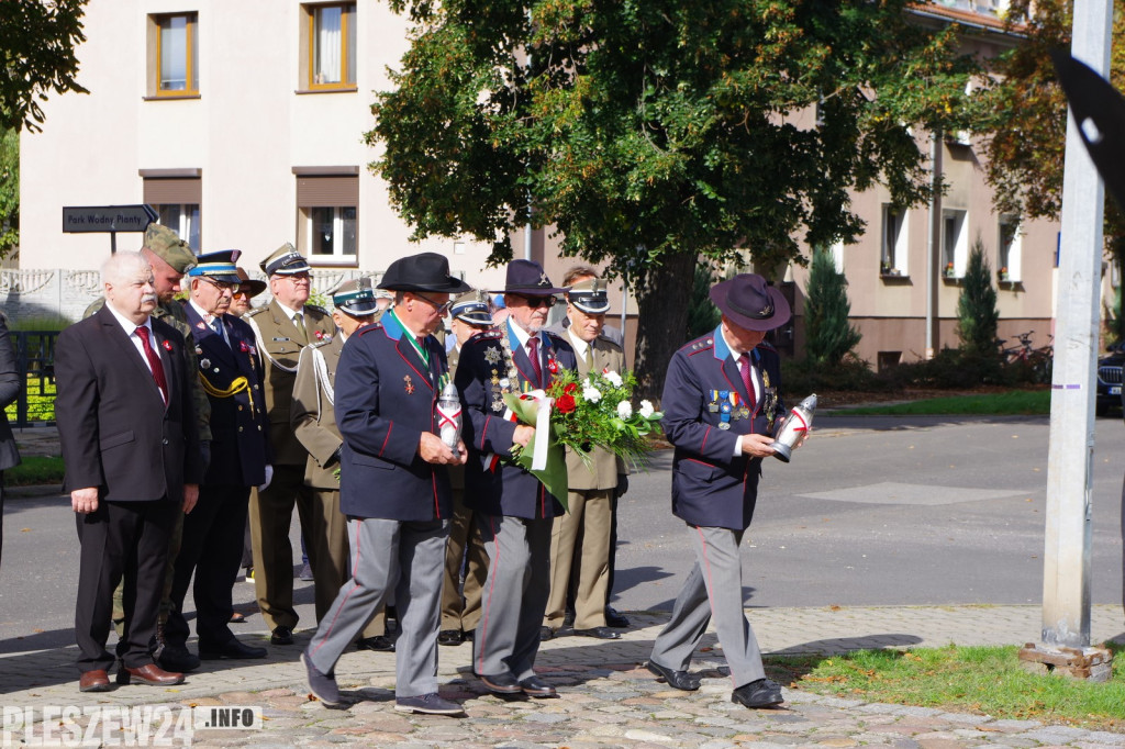 Uroczyste odsłonięcie pomnika ofiar z Komarna