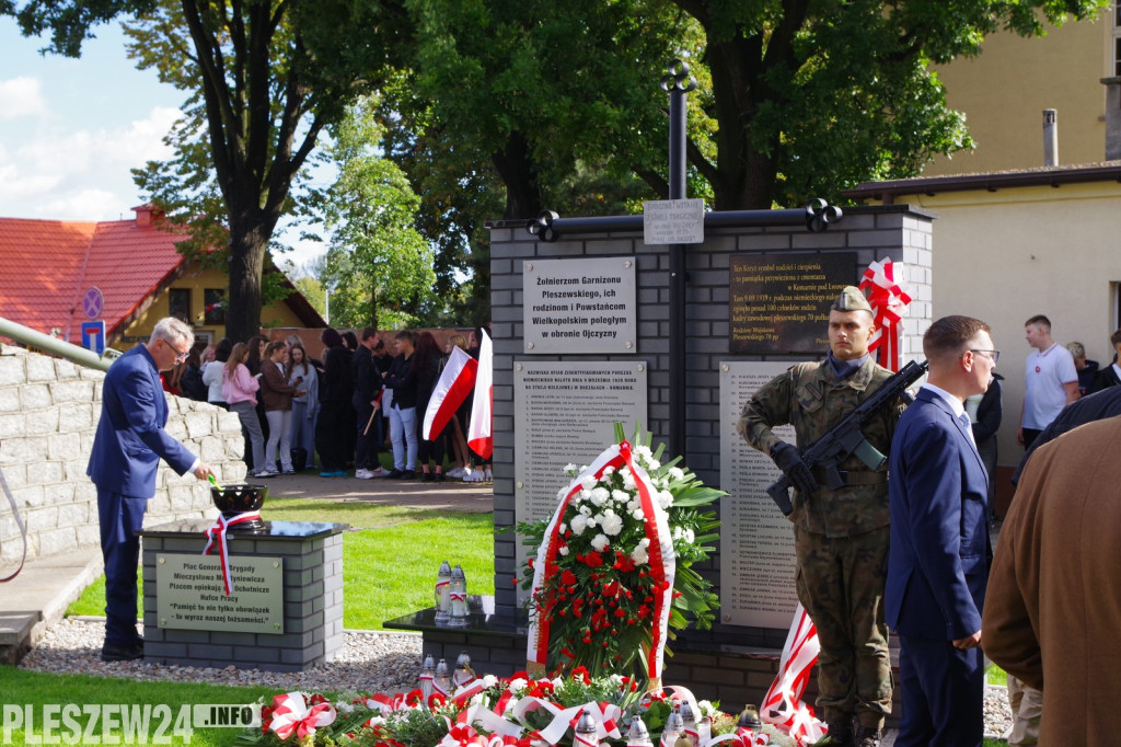 Uroczyste odsłonięcie pomnika ofiar z Komarna