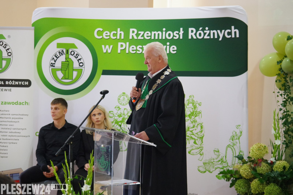 Pasowanie na czeladnika i wręczenie dyplomów zawodowych