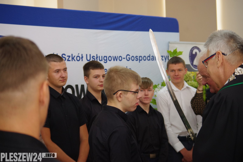 Pasowanie na czeladnika i wręczenie dyplomów zawodowych