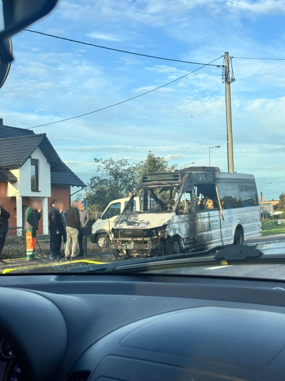 Płonący autobus PPL zatrzymał ruch krajowej