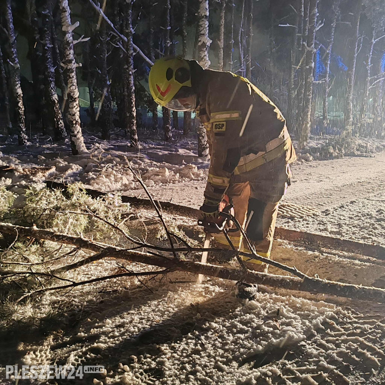 Ciężka noc. Dziesiątki zdarzeń w powiecie