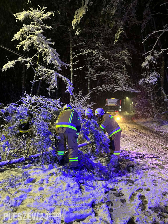 Ciężka noc. Dziesiątki zdarzeń w powiecie