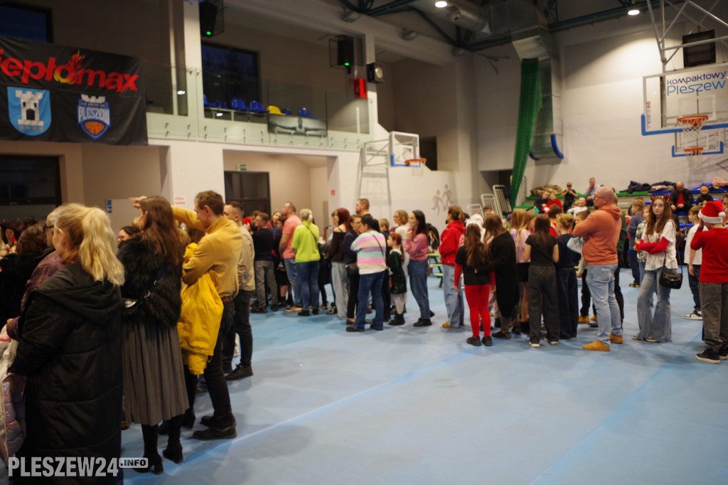 Jarmark Mikołajkowy w pleszewskiej Jedynce