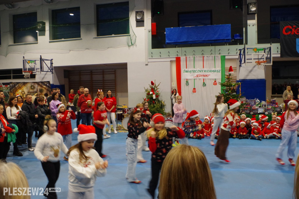 Jarmark Mikołajkowy w pleszewskiej Jedynce