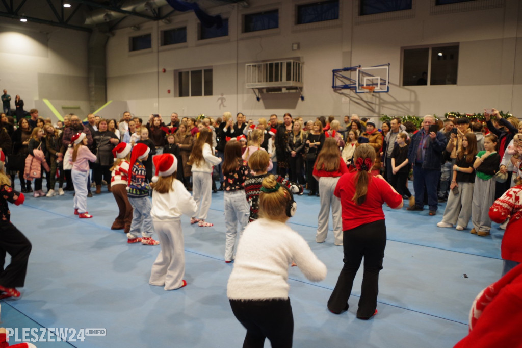 Jarmark Mikołajkowy w pleszewskiej Jedynce