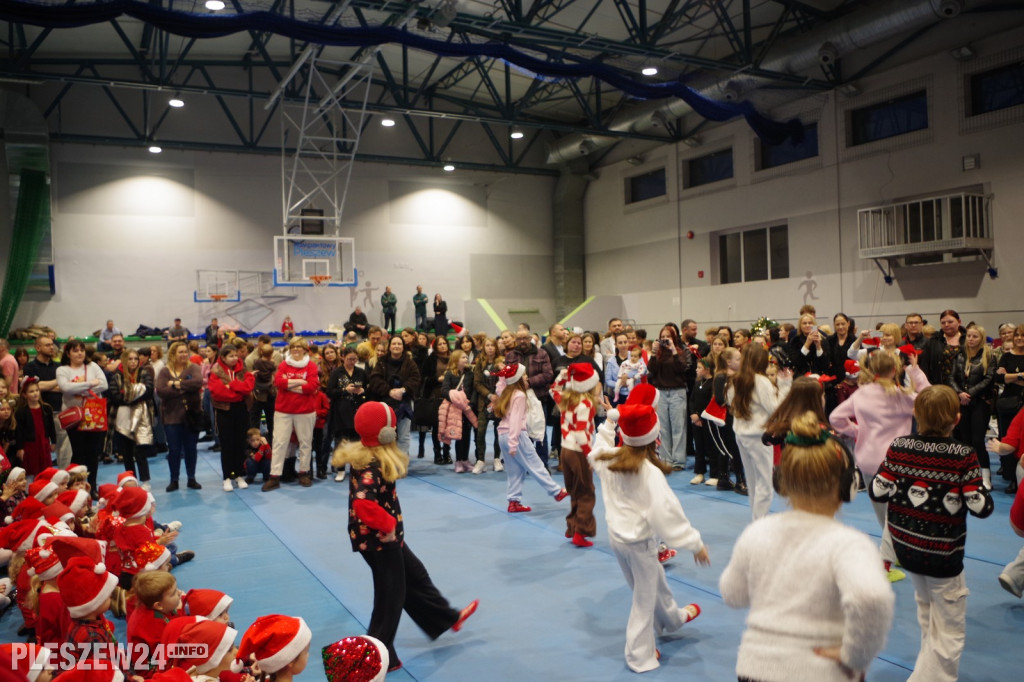 Jarmark Mikołajkowy w pleszewskiej Jedynce