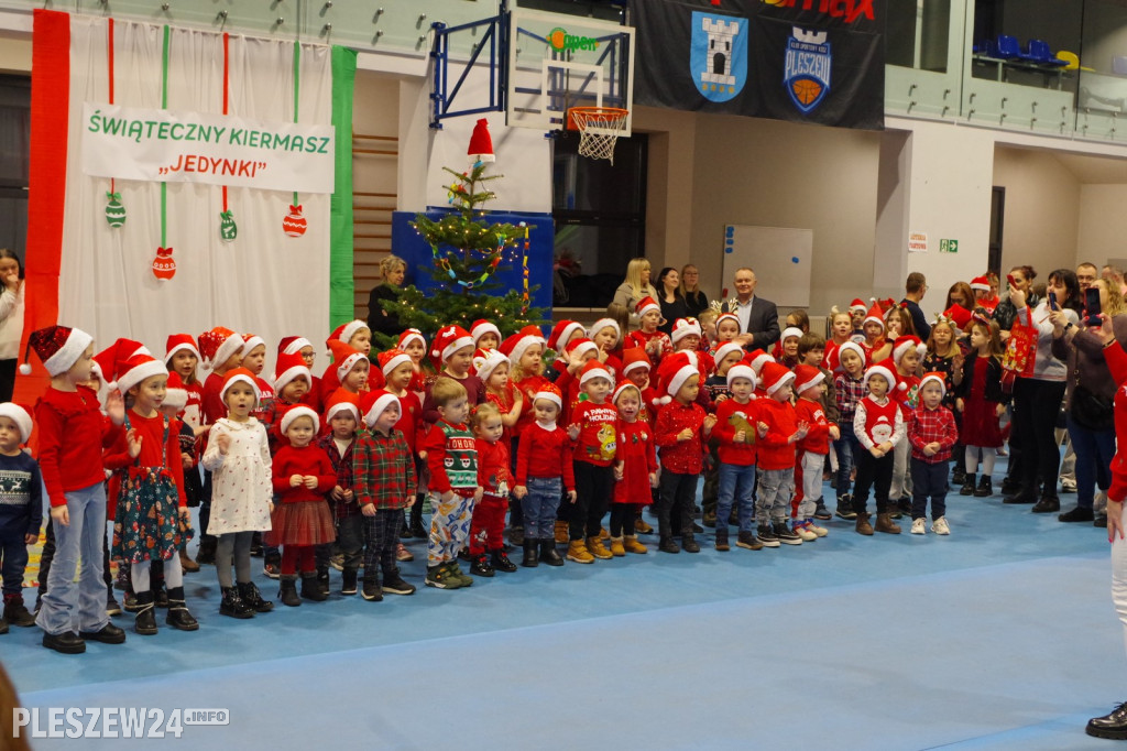 Jarmark Mikołajkowy w pleszewskiej Jedynce