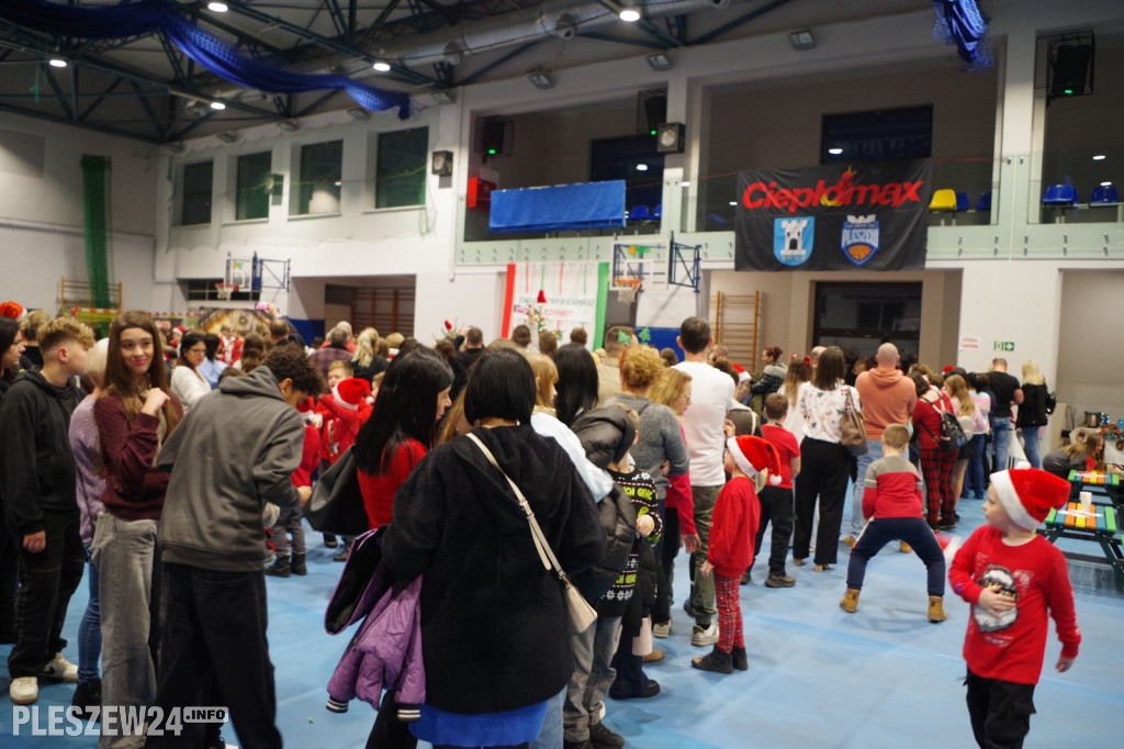 Jarmark Mikołajkowy w pleszewskiej Jedynce