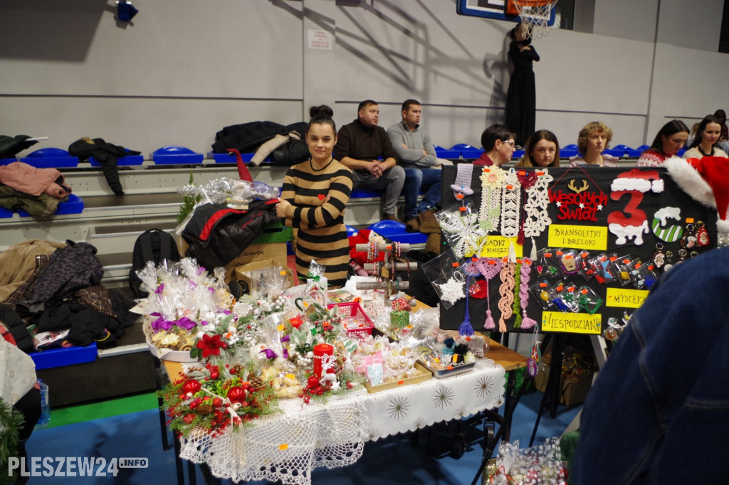 Jarmark Mikołajkowy w pleszewskiej Jedynce