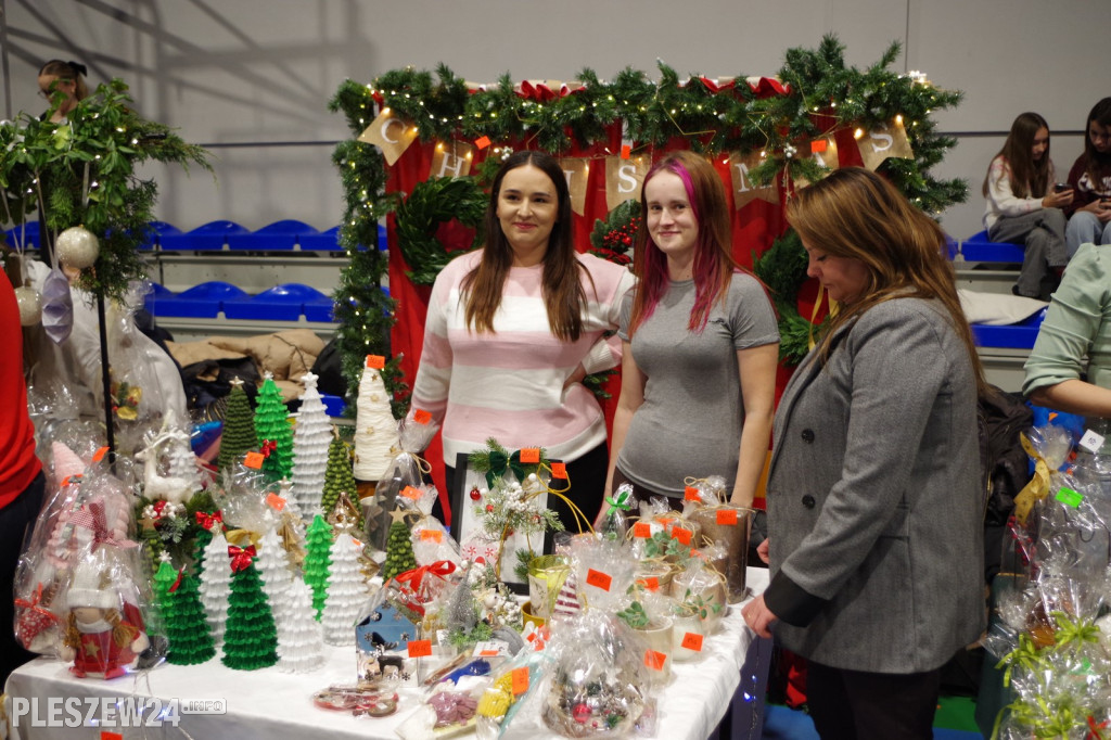 Jarmark Mikołajkowy w pleszewskiej Jedynce