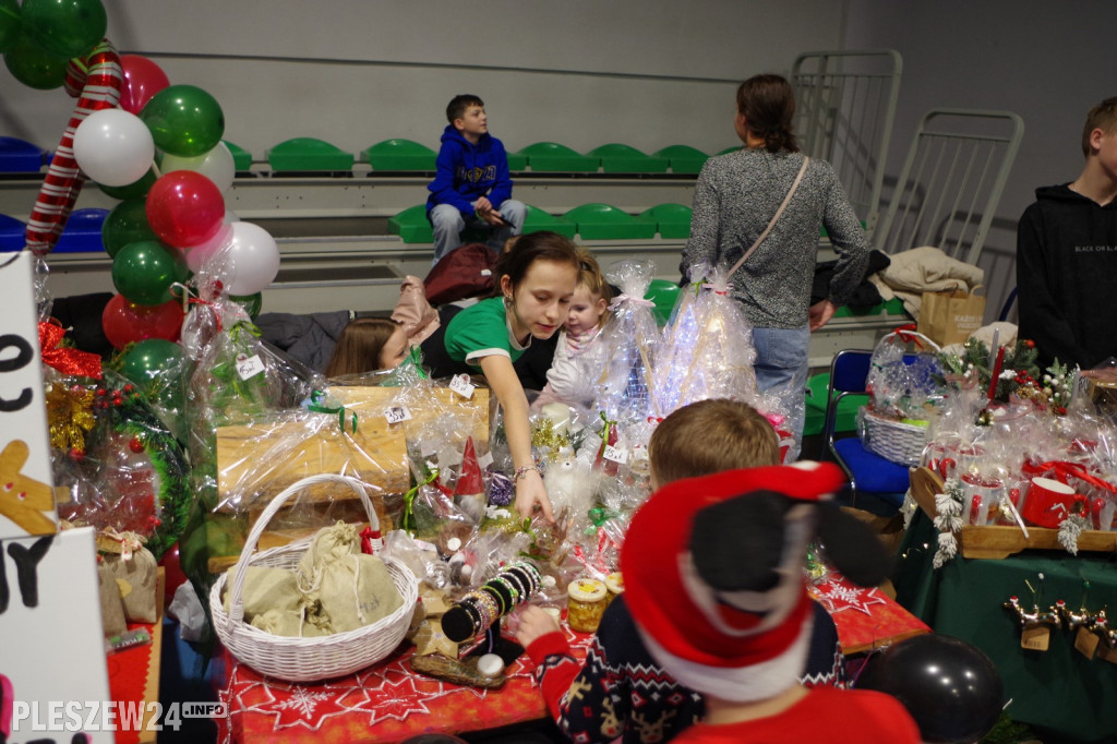 Jarmark Mikołajkowy w pleszewskiej Jedynce