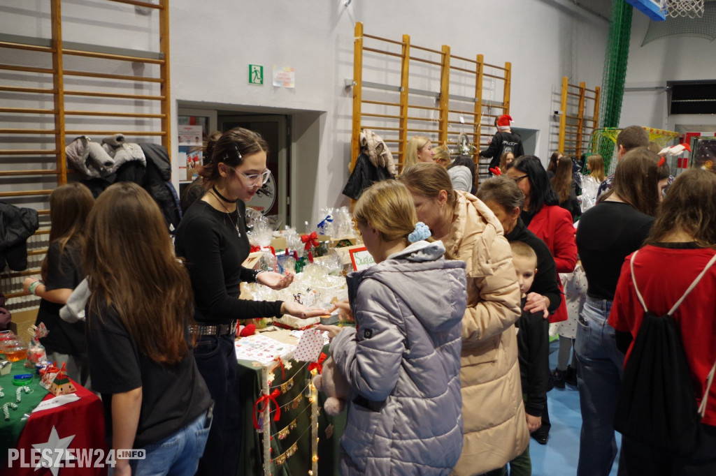 Jarmark Mikołajkowy w pleszewskiej Jedynce