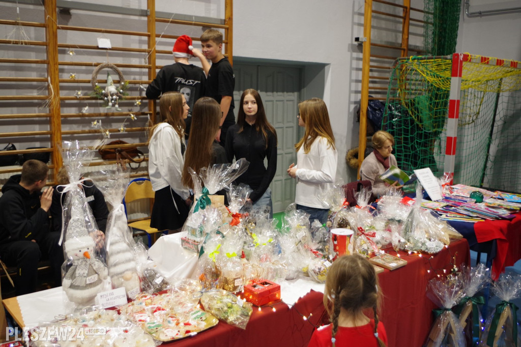 Jarmark Mikołajkowy w pleszewskiej Jedynce